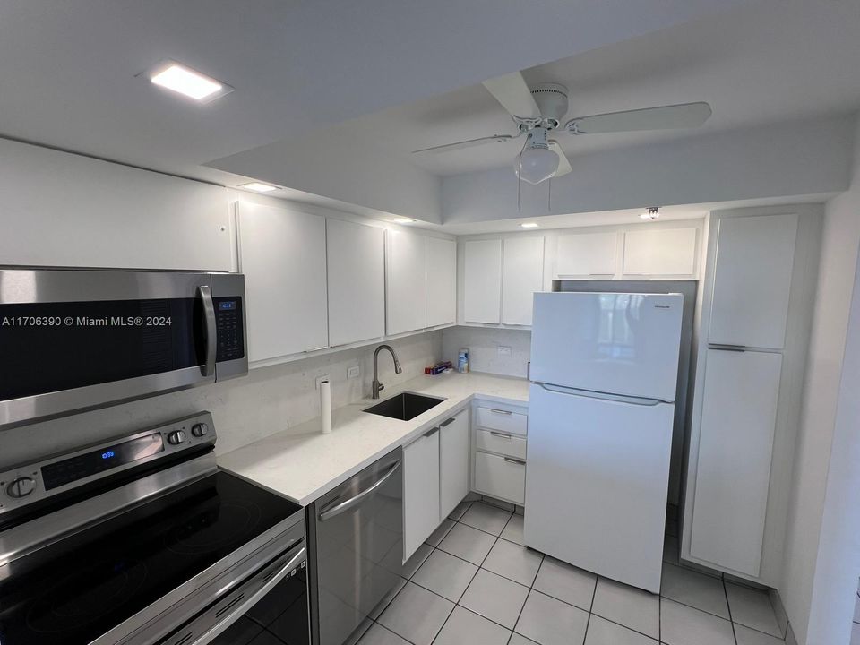 For Sale: $345,000 (2 beds, 2 baths, 1139 Square Feet)