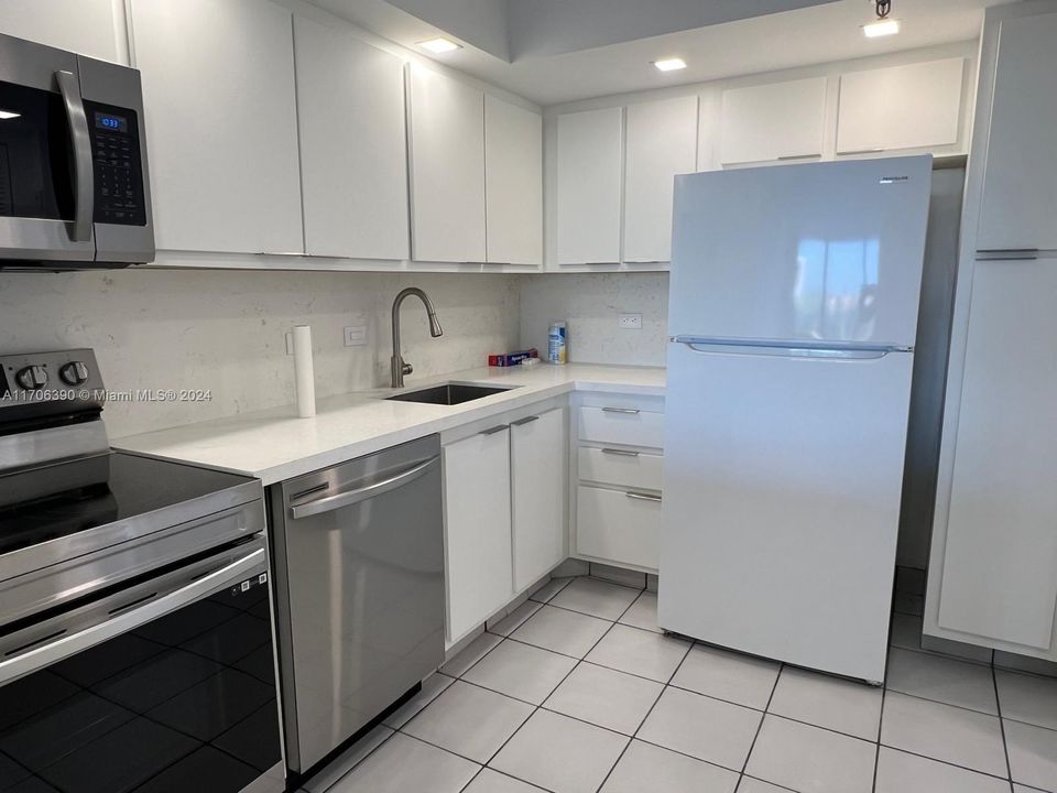 For Sale: $345,000 (2 beds, 2 baths, 1139 Square Feet)