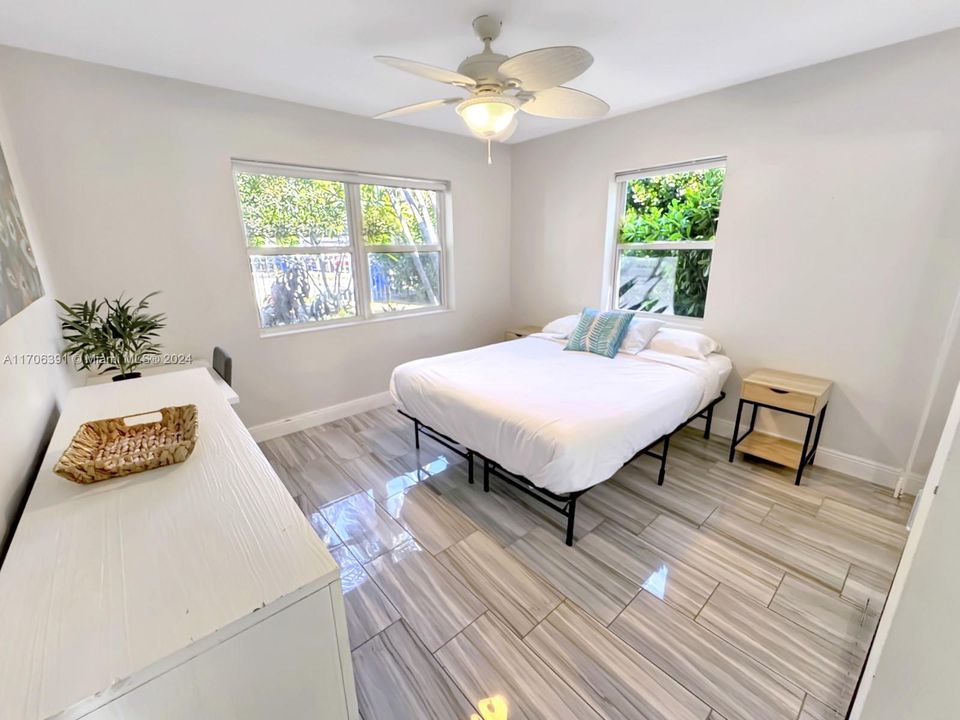 For Sale: $498,000 (2 beds, 1 baths, 878 Square Feet)