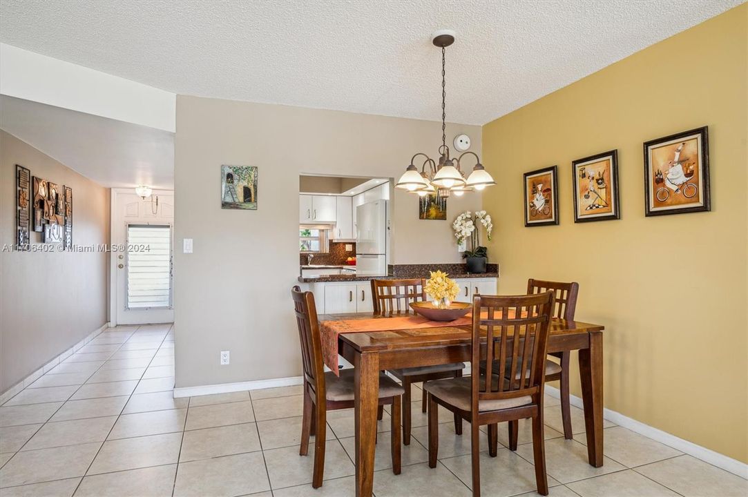 For Sale: $239,900 (2 beds, 2 baths, 1170 Square Feet)