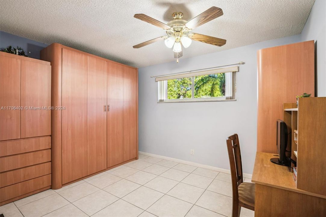 For Sale: $239,900 (2 beds, 2 baths, 1170 Square Feet)