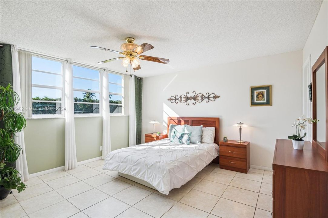 For Sale: $239,900 (2 beds, 2 baths, 1170 Square Feet)