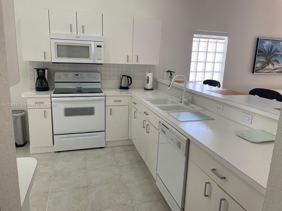 Active With Contract: $4,300 (3 beds, 2 baths, 2076 Square Feet)