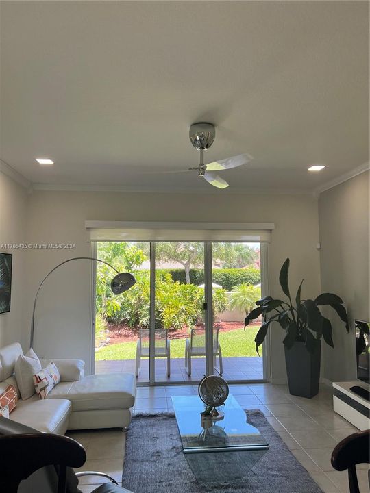 Active With Contract: $4,300 (3 beds, 2 baths, 2076 Square Feet)