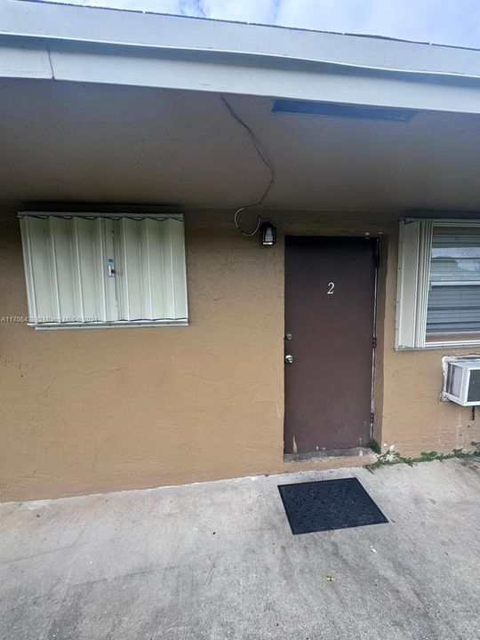 For Rent: $1,300 (0 beds, 1 baths, 2228 Square Feet)