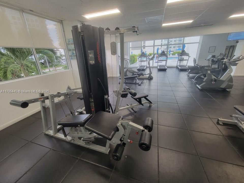 На продажу: $575,000 (2 спален, 2 ванн, 930 Квадратных фут)