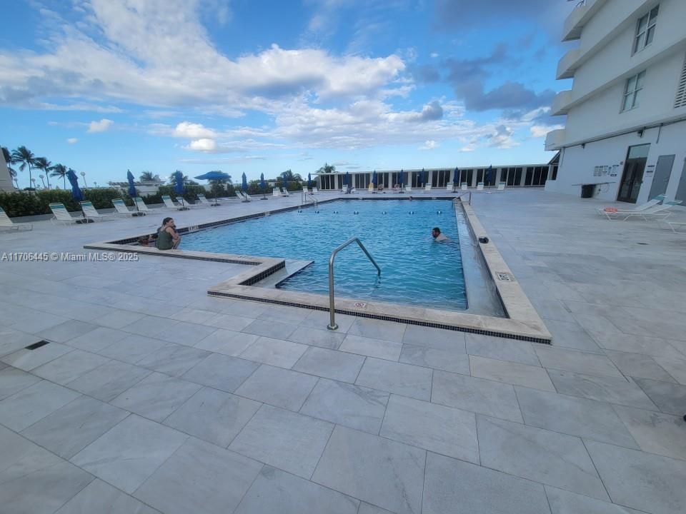 На продажу: $575,000 (2 спален, 2 ванн, 930 Квадратных фут)