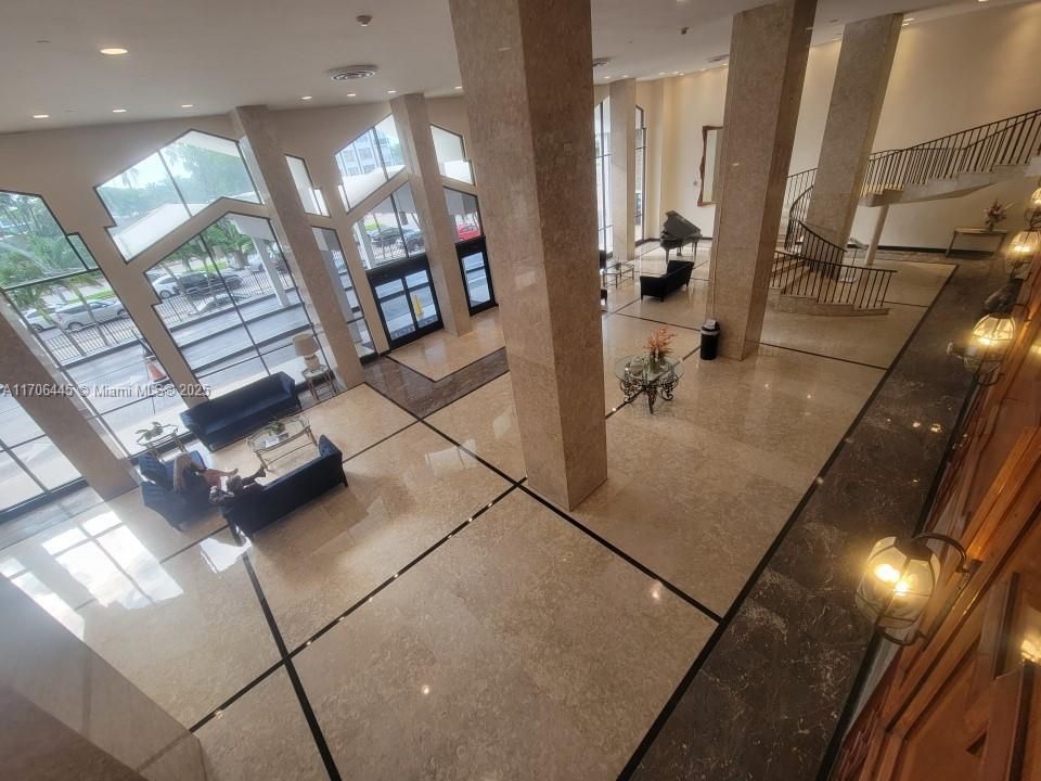 На продажу: $575,000 (2 спален, 2 ванн, 930 Квадратных фут)