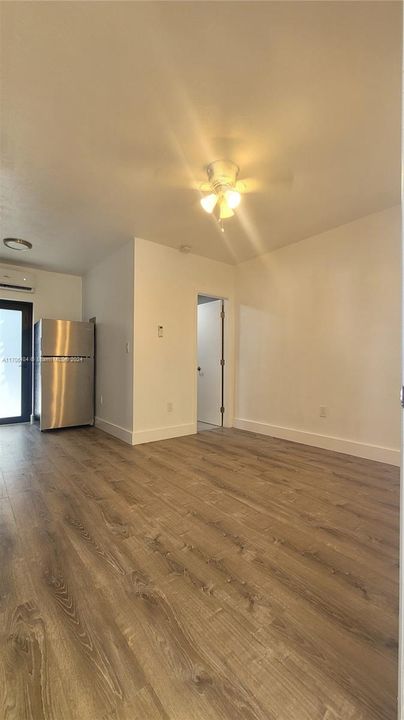 Active With Contract: $1,750 (0 beds, 1 baths, 400 Square Feet)