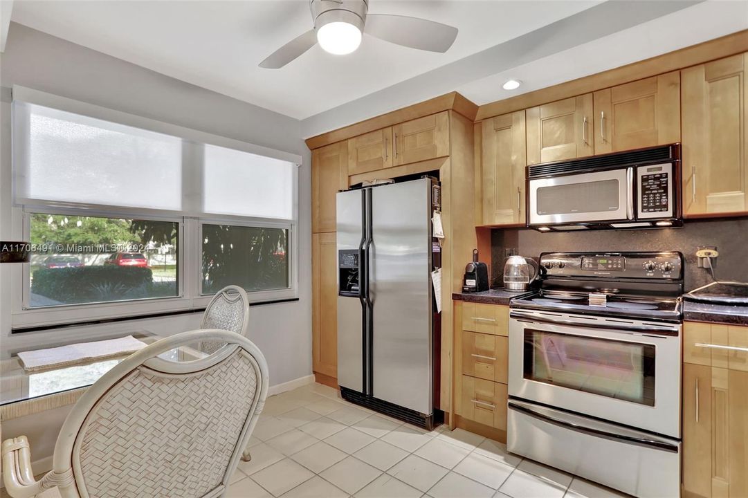 For Sale: $185,000 (2 beds, 2 baths, 1156 Square Feet)