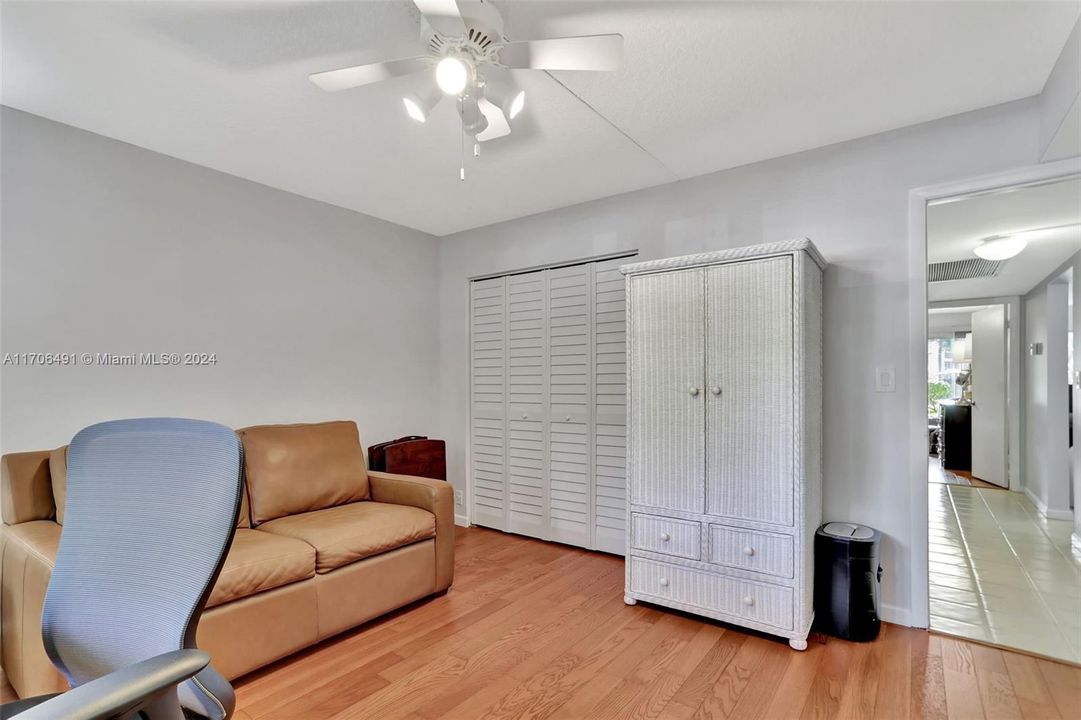 For Sale: $185,000 (2 beds, 2 baths, 1156 Square Feet)