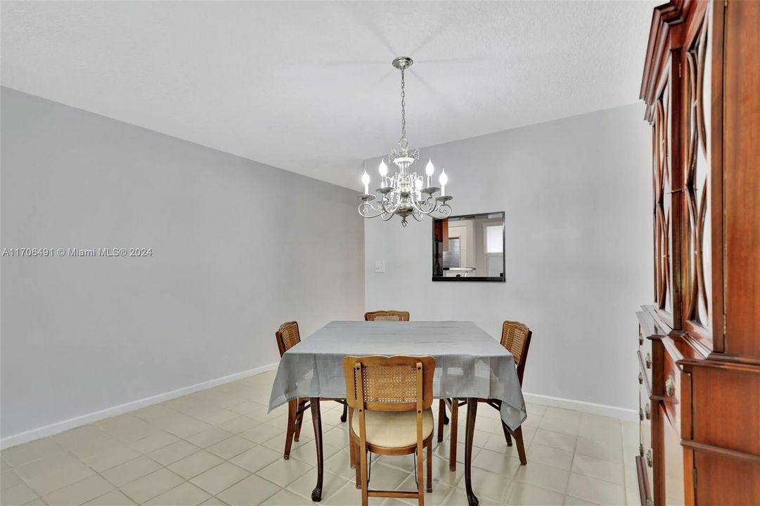 For Sale: $185,000 (2 beds, 2 baths, 1156 Square Feet)