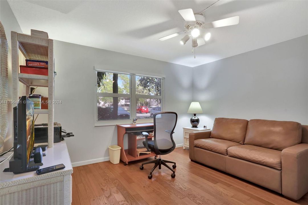 For Sale: $185,000 (2 beds, 2 baths, 1156 Square Feet)