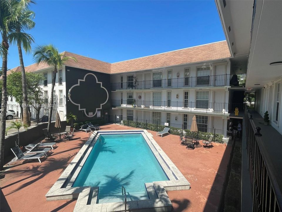 Active With Contract: $1,875 (1 beds, 1 baths, 514 Square Feet)