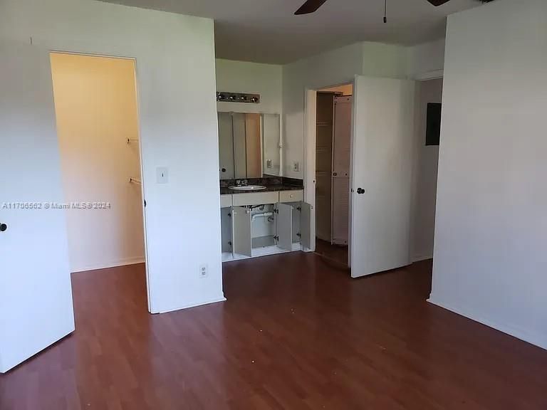 For Sale: $1,900 (2 beds, 1 baths, 912 Square Feet)