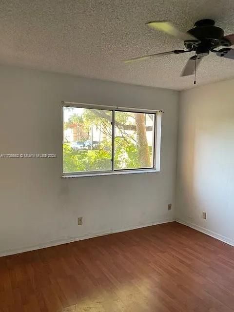 For Sale: $1,900 (2 beds, 1 baths, 912 Square Feet)