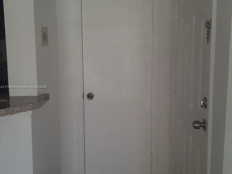 For Sale: $1,900 (2 beds, 1 baths, 912 Square Feet)