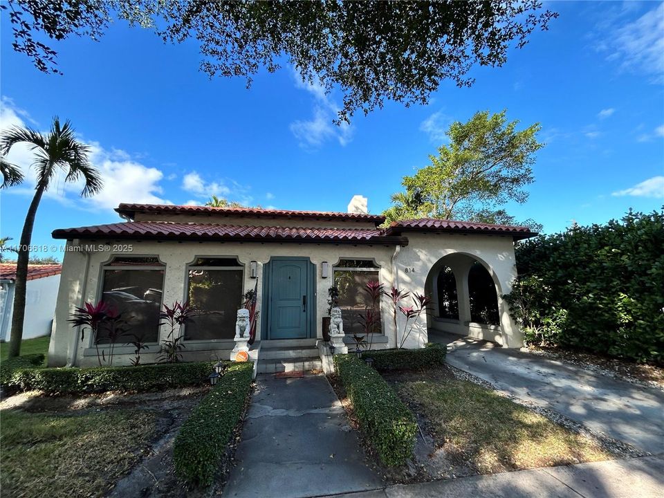 For Sale: $1,199,999 (3 beds, 2 baths, 1672 Square Feet)