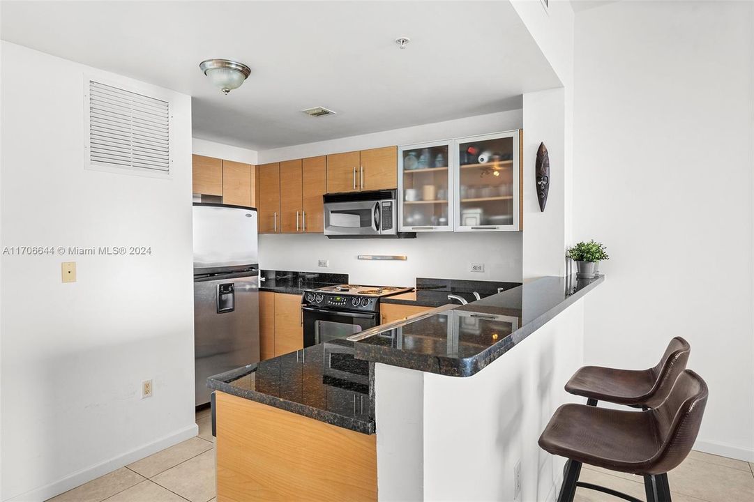 For Sale: $575,000 (1 beds, 1 baths, 850 Square Feet)