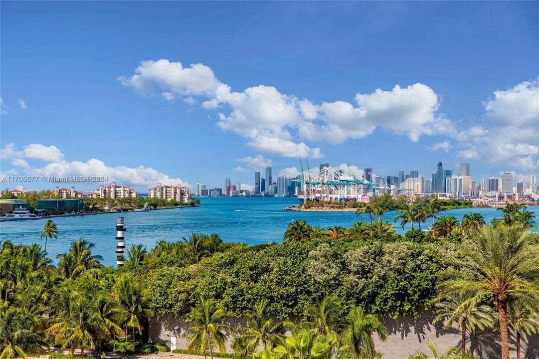 Balcony Views of the bay and Miami Skyline