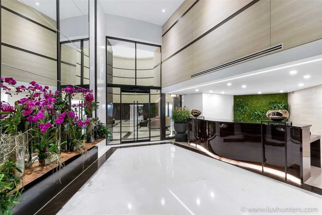 Lobby showing the front desk