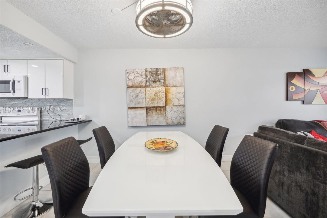 For Sale: $149,000 (2 beds, 2 baths, 958 Square Feet)