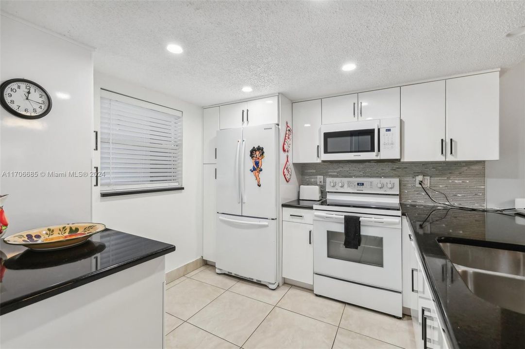 For Sale: $149,000 (2 beds, 2 baths, 958 Square Feet)