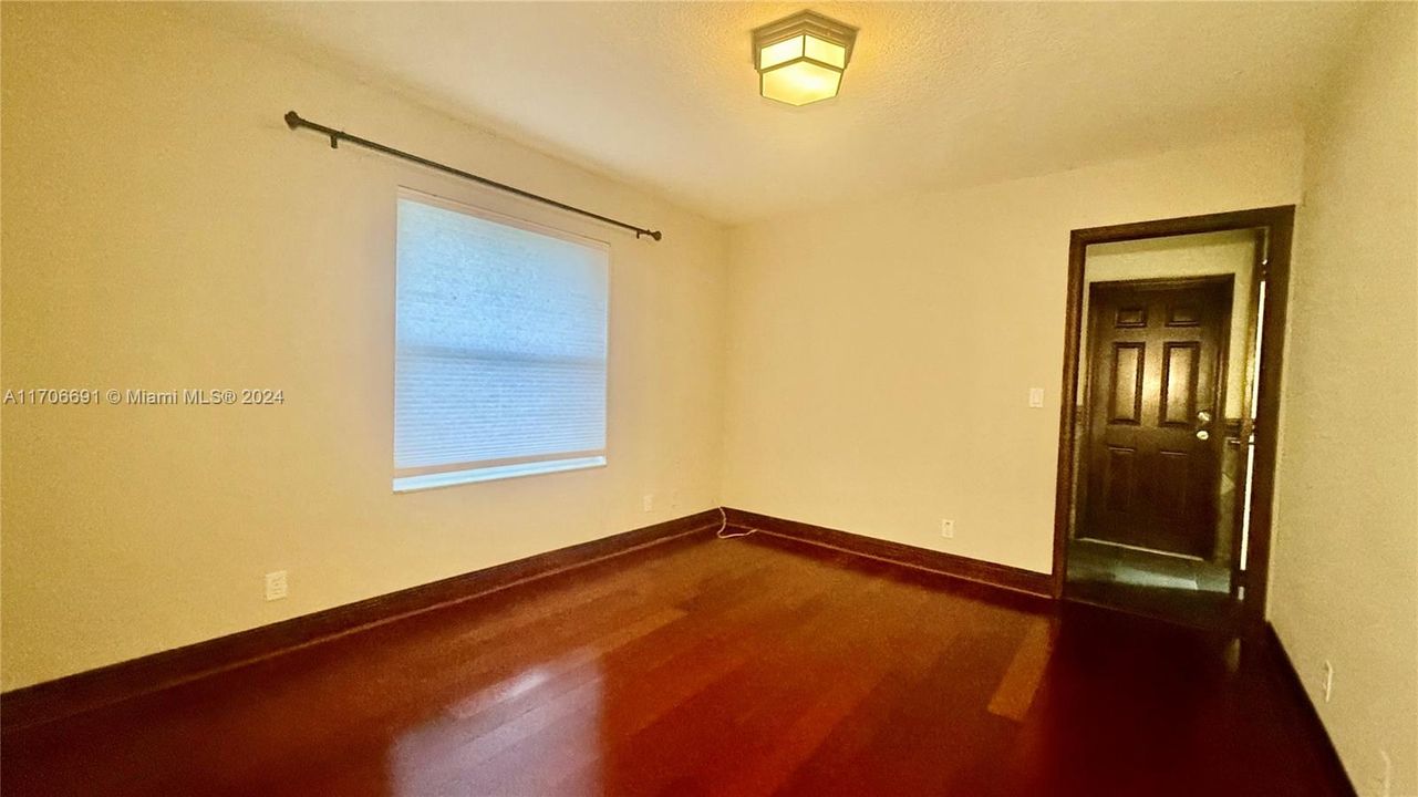 En Venta: $1,080,000 (5 camas, 3 baños, 2460 Pies cuadrados)