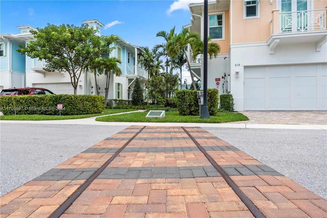 For Sale: $1,675,000 (3 beds, 2 baths, 2124 Square Feet)