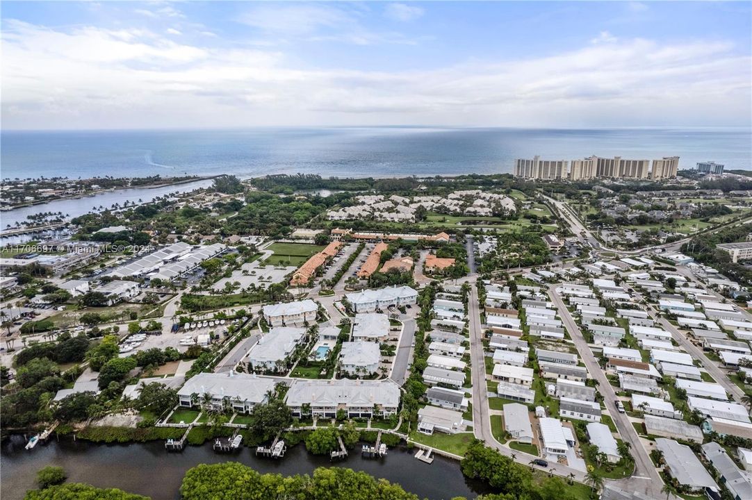 For Sale: $1,675,000 (3 beds, 2 baths, 2124 Square Feet)