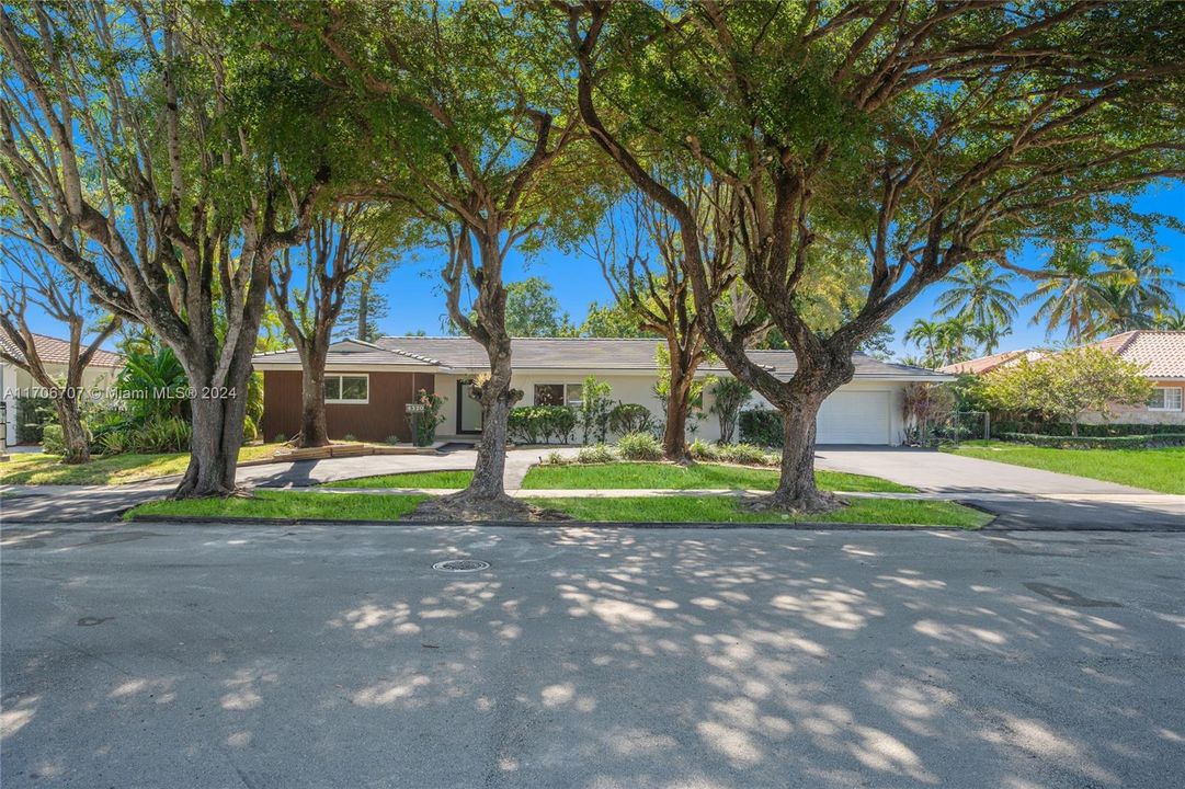 For Sale: $1,750,000 (4 beds, 3 baths, 2809 Square Feet)