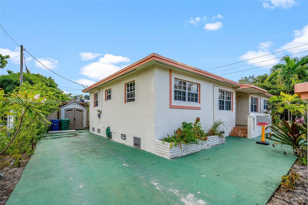 En Venta: $599,000 (4 camas, 2 baños, 1438 Pies cuadrados)