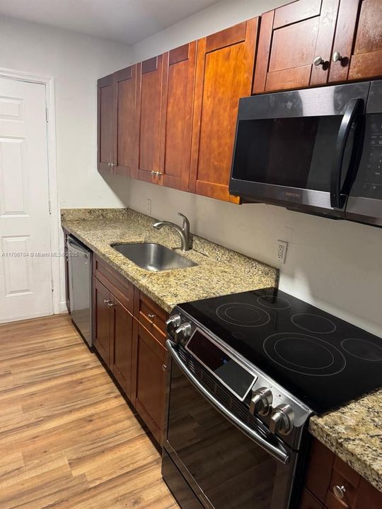 For Rent: $2,700 (2 beds, 1 baths, 1048 Square Feet)