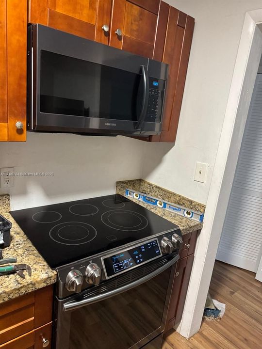 For Rent: $2,700 (2 beds, 1 baths, 1048 Square Feet)