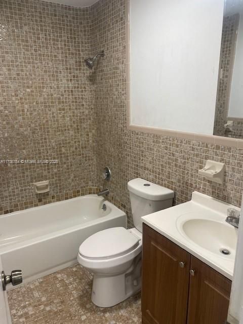 For Rent: $2,700 (2 beds, 1 baths, 1048 Square Feet)