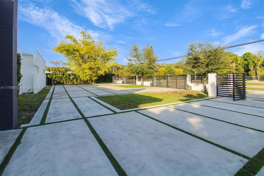 En Venta: $2,999,000 (4 camas, 3 baños, 2882 Pies cuadrados)