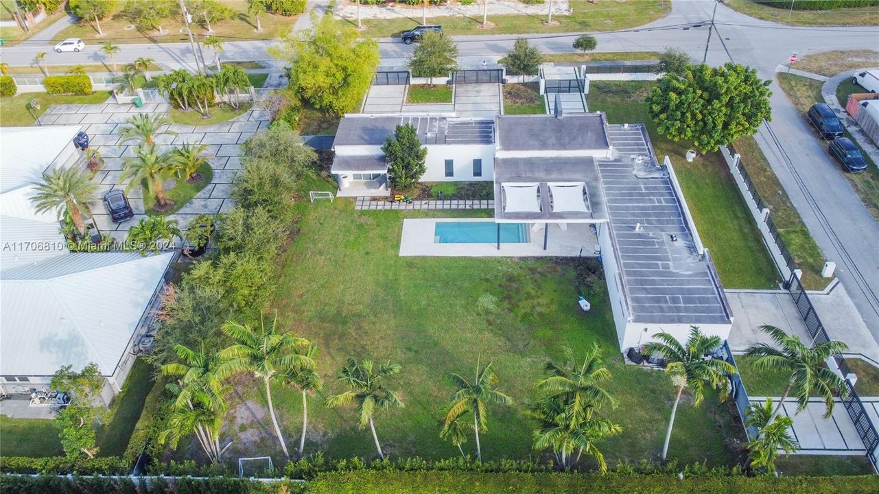 En Venta: $2,999,000 (4 camas, 3 baños, 2882 Pies cuadrados)