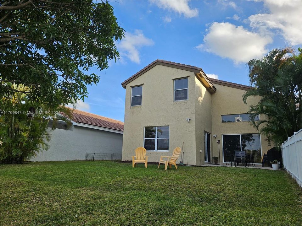 For Sale: $700,000 (4 beds, 2 baths, 2347 Square Feet)