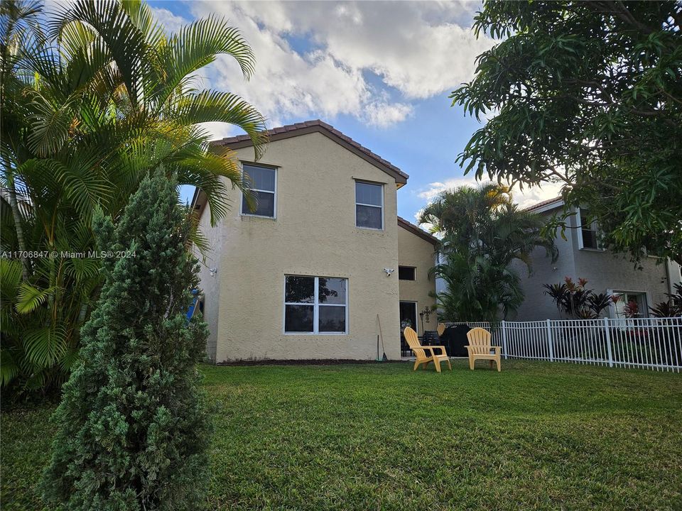 For Sale: $700,000 (4 beds, 2 baths, 2347 Square Feet)