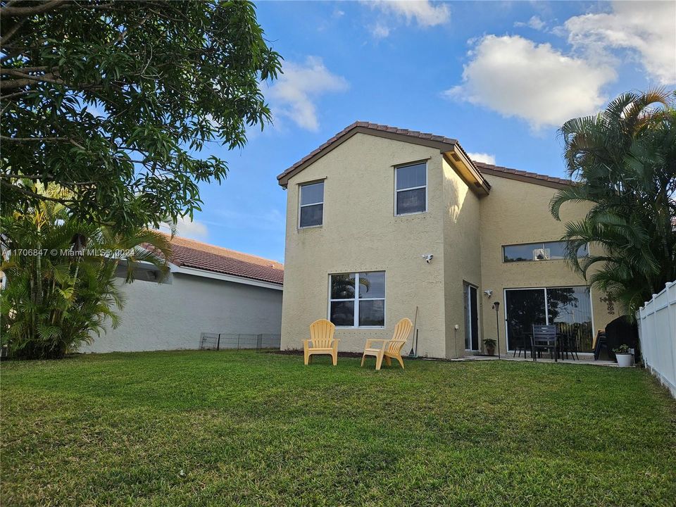 For Sale: $700,000 (4 beds, 2 baths, 2347 Square Feet)