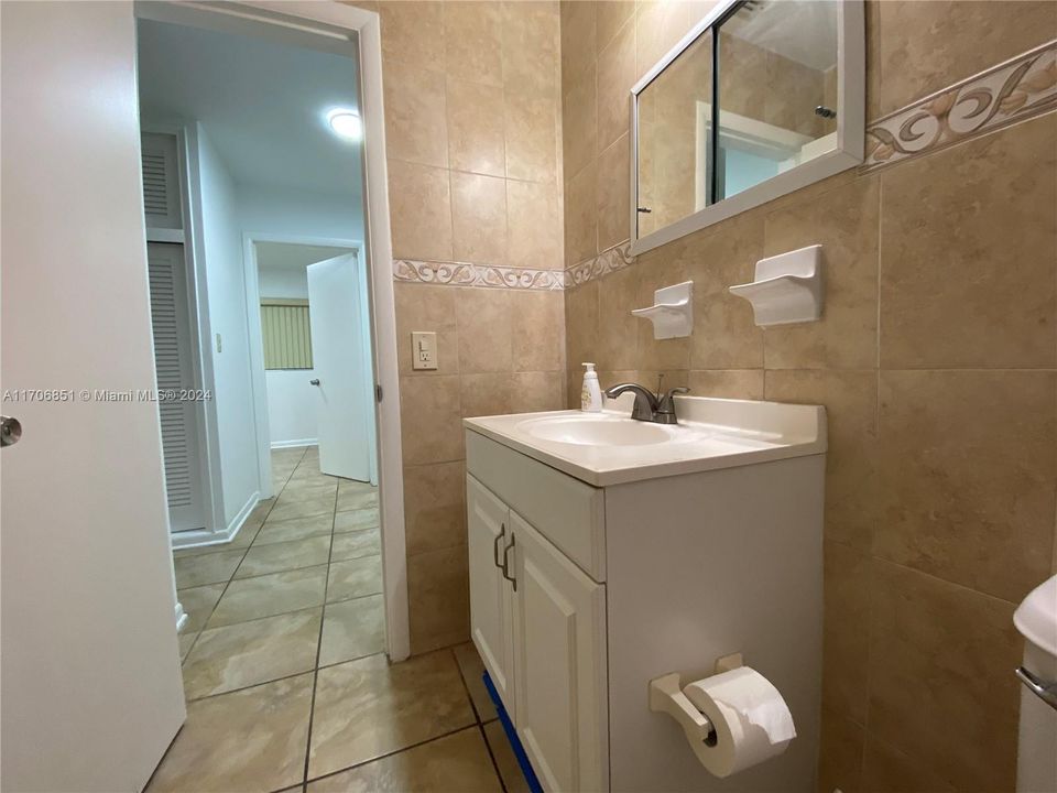 Active With Contract: $3,200 (3 beds, 1 baths, 1182 Square Feet)