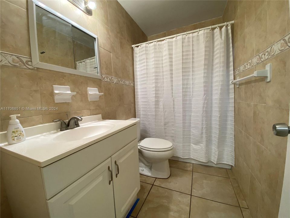 Active With Contract: $3,200 (3 beds, 1 baths, 1182 Square Feet)