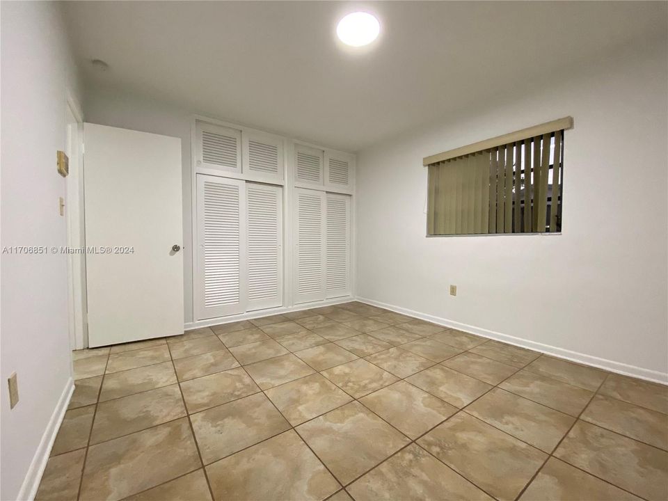 Active With Contract: $3,200 (3 beds, 1 baths, 1182 Square Feet)