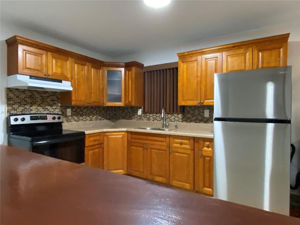 Active With Contract: $3,200 (3 beds, 1 baths, 1182 Square Feet)