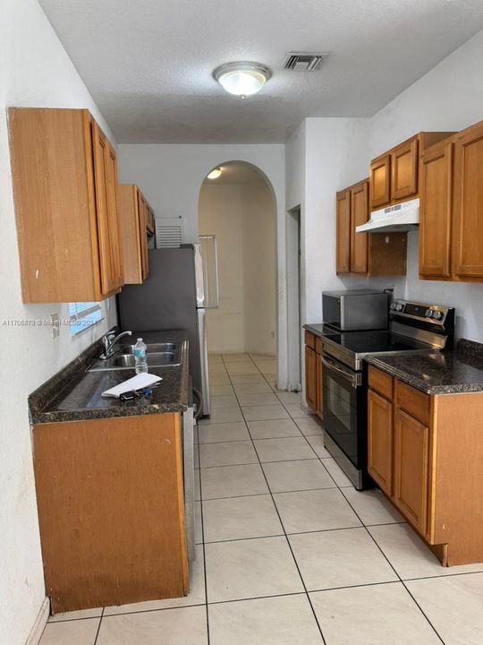 For Rent: $2,800 (3 beds, 2 baths, 5101 Square Feet)