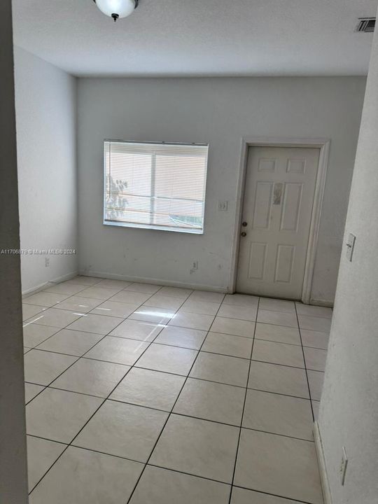 For Rent: $2,800 (3 beds, 2 baths, 5101 Square Feet)