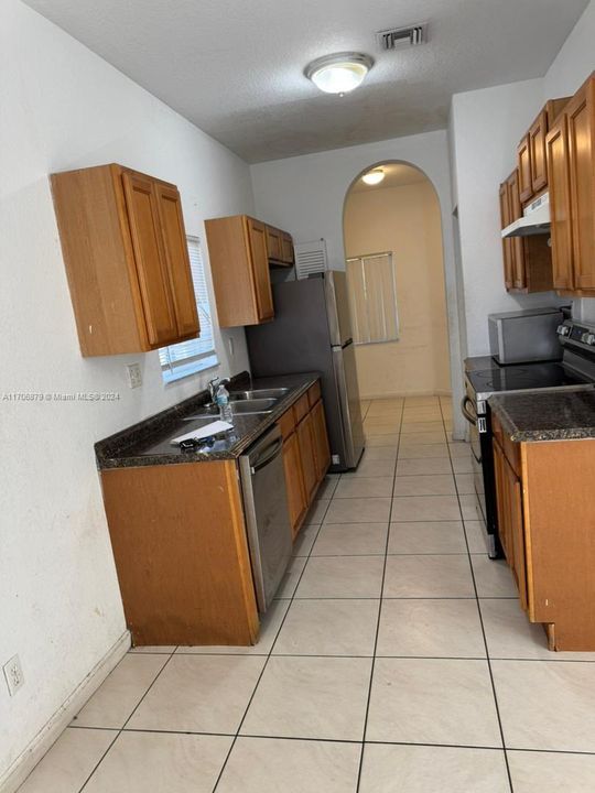 For Rent: $2,800 (3 beds, 2 baths, 5101 Square Feet)