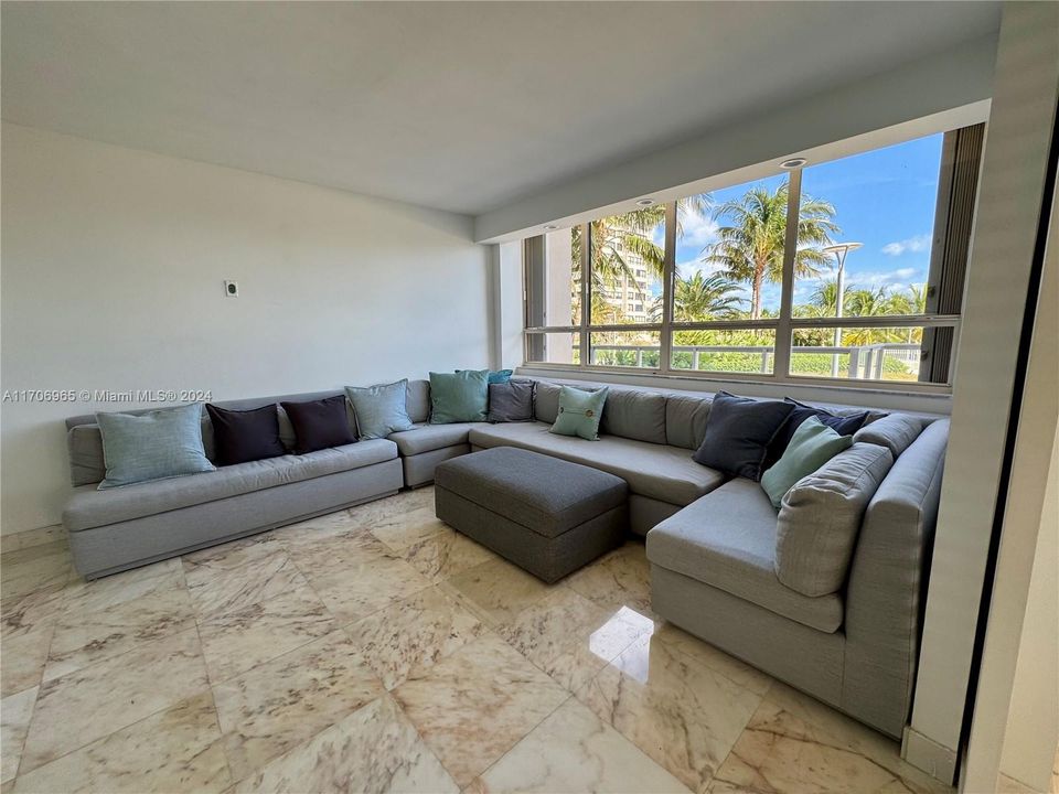 Recently Rented: $11,500 (3 beds, 2 baths, 2614 Square Feet)