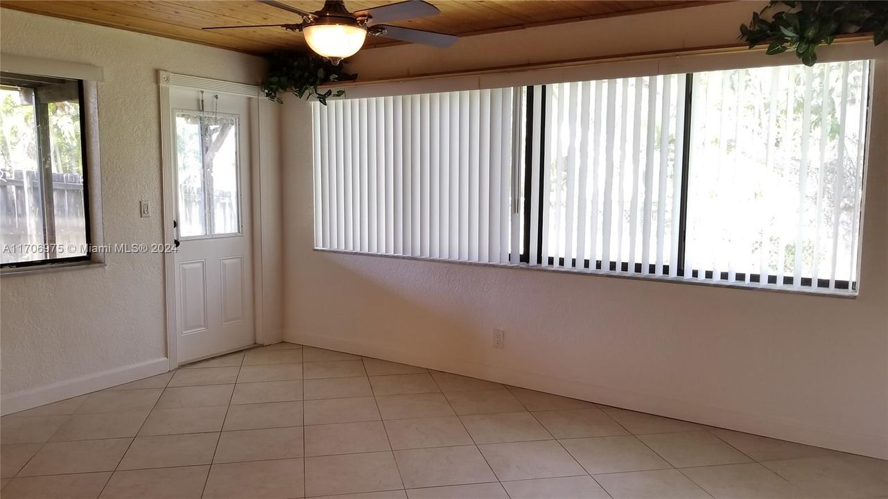 For Rent: $2,900 (2 beds, 2 baths, 1407 Square Feet)