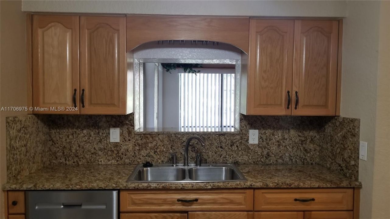 For Rent: $2,900 (2 beds, 2 baths, 1407 Square Feet)